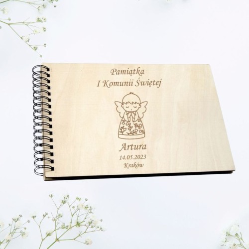 album-drewniany-pamiatka-komunii-swietej