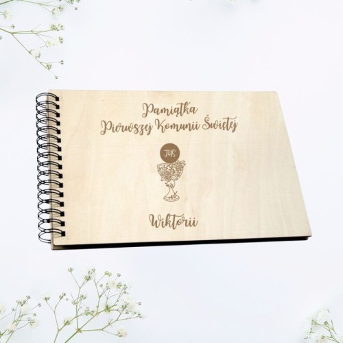 album-drewniany-pamiatka-komunii-swietej
