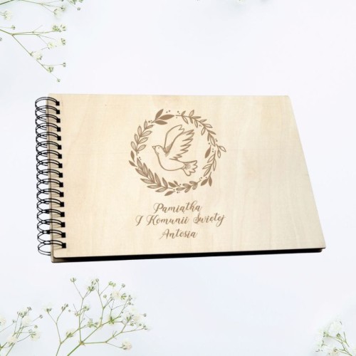 album-drewniany-pamiatka-komunii-swietej
