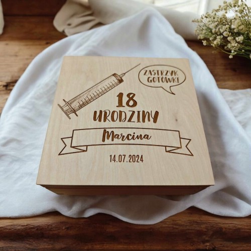 pudelko-na-pieniadze-urodziny-osiemnastka-zastrzyk-gotowki.jpg